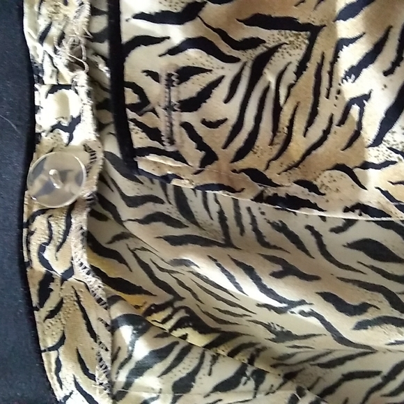 VINTAGE Worthington Animal Print Wrap Skirt - Picture 13 of 16